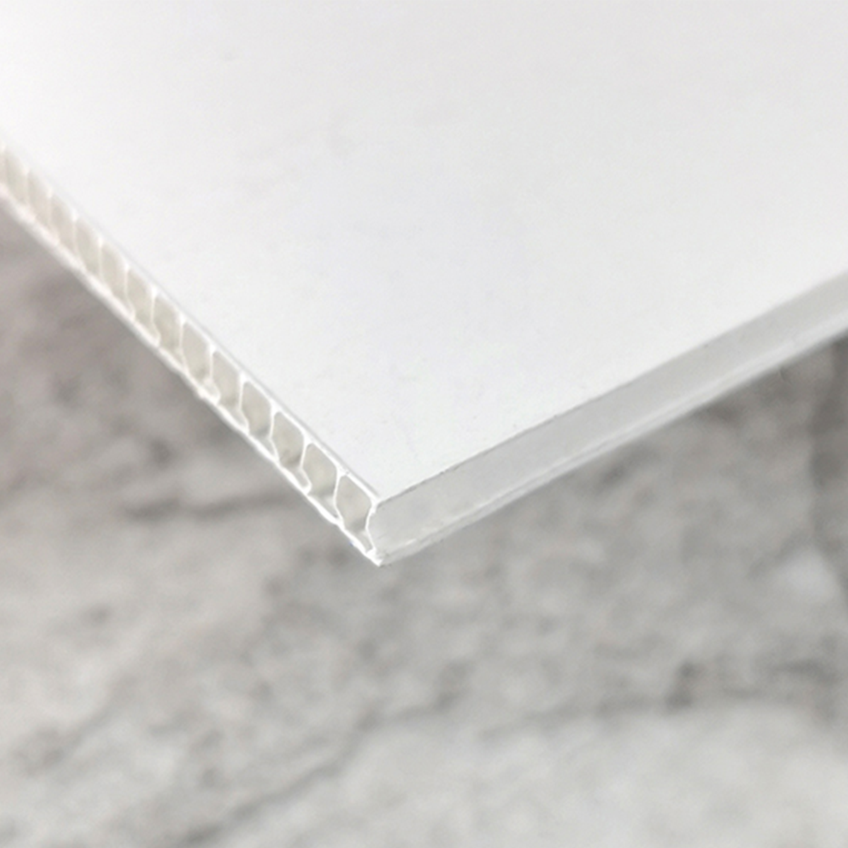 Panel de polipropileno celular rígido y reciclable.